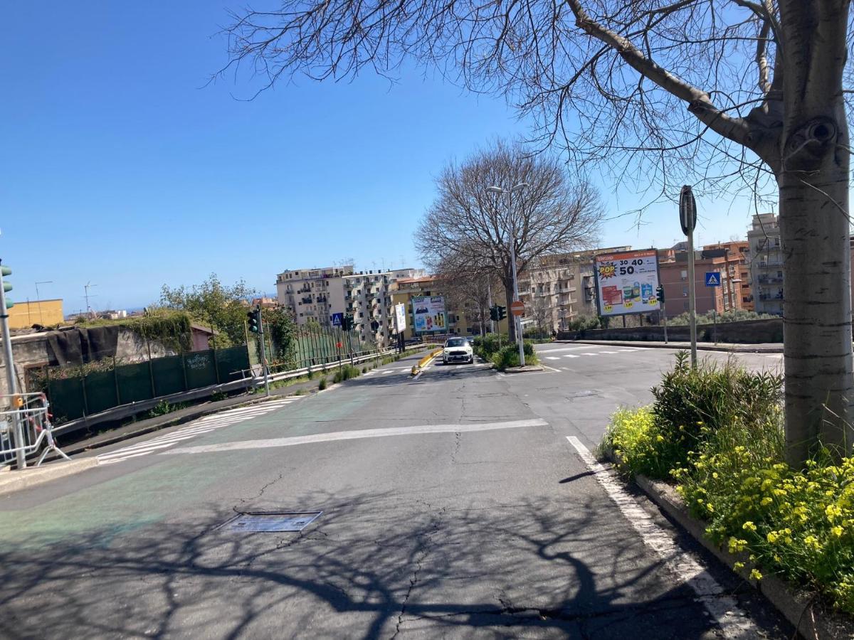 Lavica Di Mezzo Apartments 卡塔尼亚 外观 照片