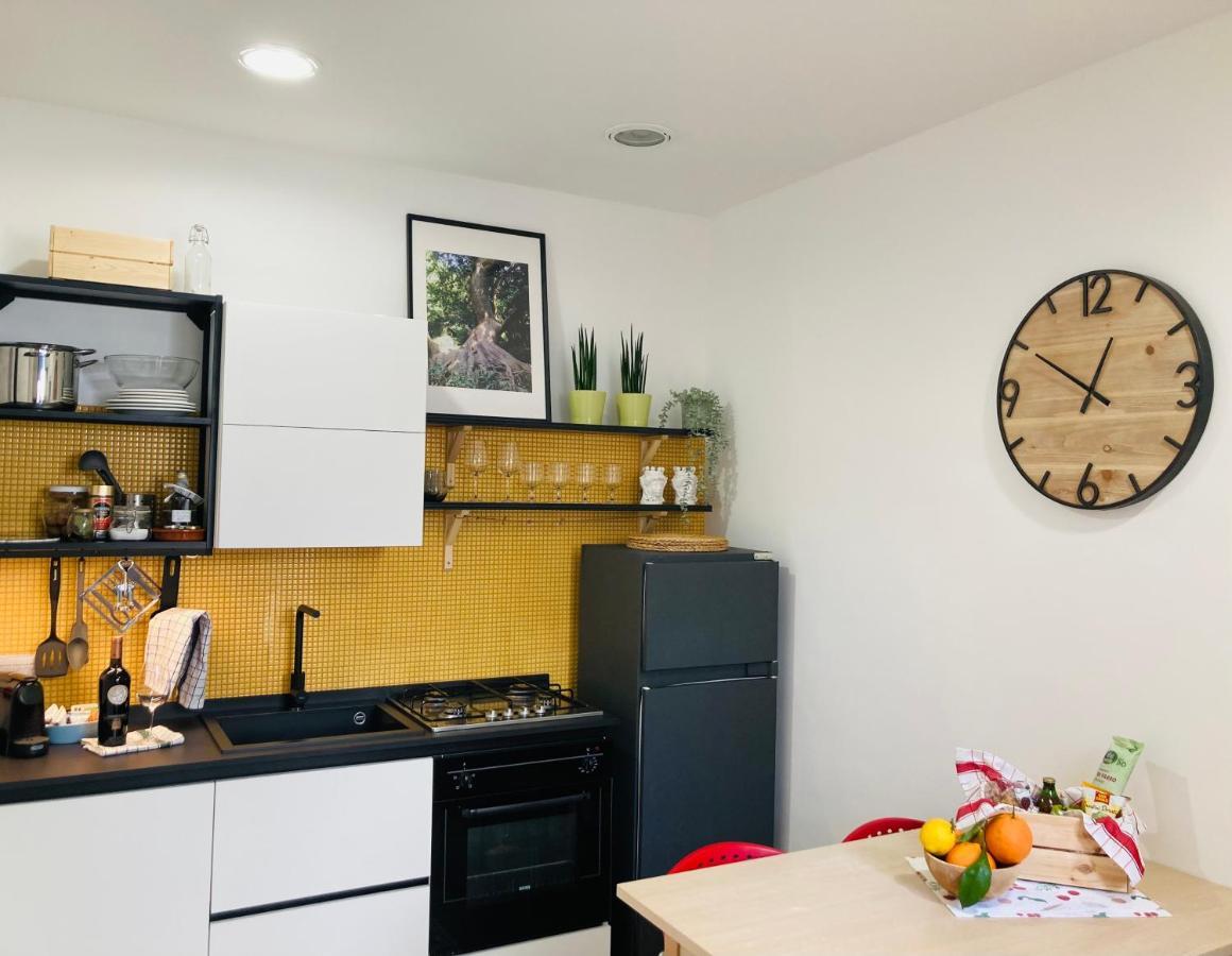 Lavica Di Mezzo Apartments 卡塔尼亚 外观 照片