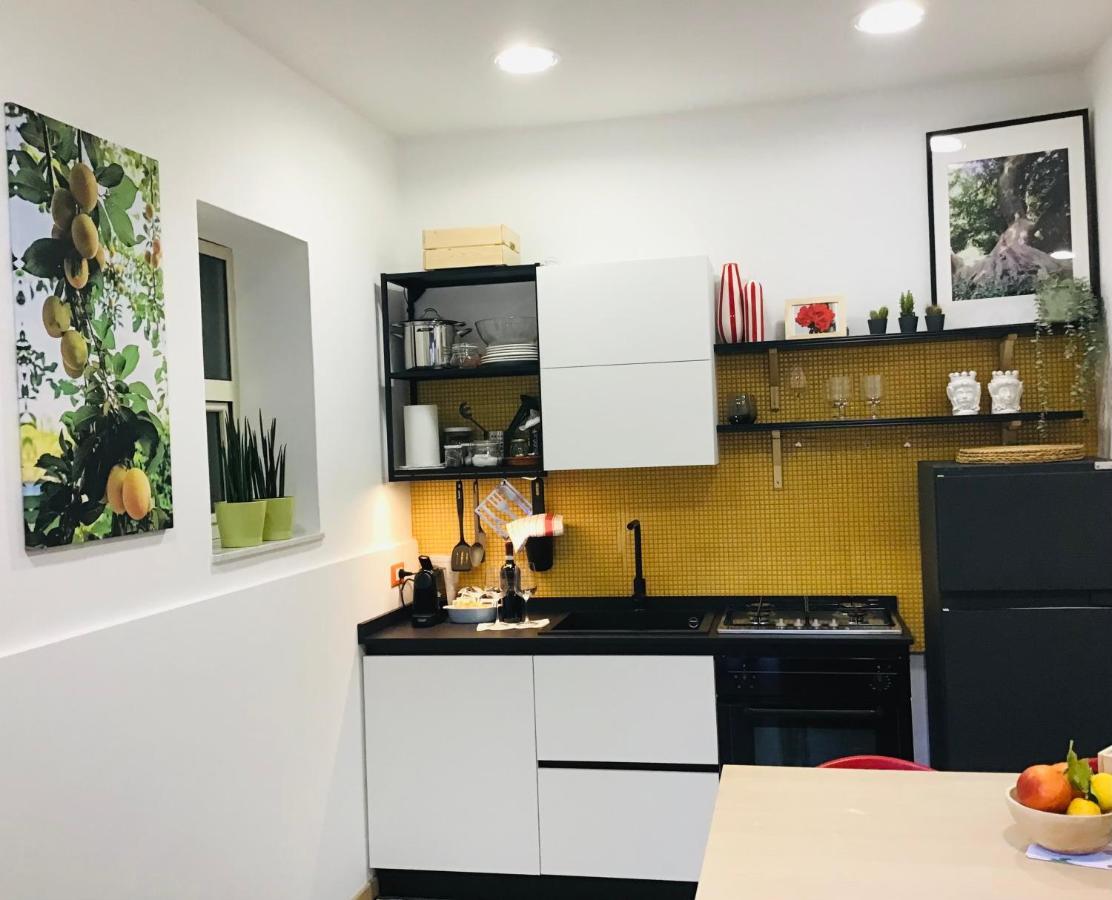 Lavica Di Mezzo Apartments 卡塔尼亚 外观 照片